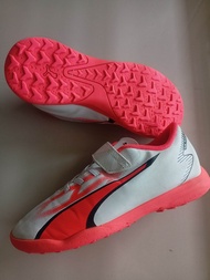 Puma รองเท้าเตะบอล ร้อยปุ่ม ไซด์ 22cm EU35.5 รองเท้ามือสอง ของแท้ 100% รุ่นใหม่ ชน shop