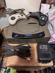SEGA Saturn 遊戲主機 兩手掣及變壓器