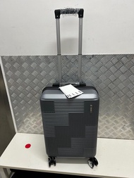 可上廉航：Elle 20 吋行李箱； Elle 20 inch luggage for handcarry 55 x 36 x 22cm