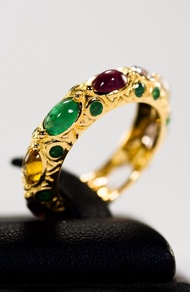 (R128 ชื่อแบบ "เอื้องผึ้ง") : แหวนทรงพิรอดพลอยนพเก้าแบบเขี้ยวหมู ประดับพลอย "มรกต" (Emerald)