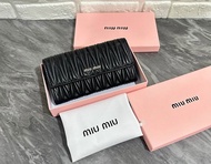กระเป๋าสตางค์ผู้หญิง   มิวมิว/miumiu ขนาด/Size 8inv/นิ้ว