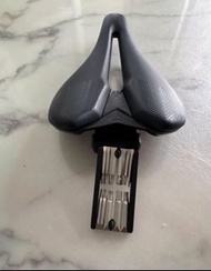 Merida reacto 5000原車座墊 新款帶工具盒