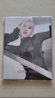 BLACKPINK 的 BORN PINK 專輯 (Rose 版本)，封面上是成員 Rose 的形象照。歌手：BLACKPINK專輯：BORN PINK (第二張專輯)版本：Rose 版本