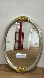 橢圓形銀色鏡子