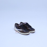 GANTUNGAN SNEAKER KEYCHAIN 3D AJ1 LOW X TRAVIS SCOTT MOCHA BLACK ROPE. HANGER