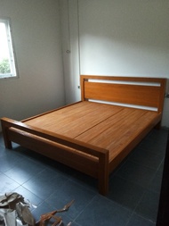 เตียงนอนโมเดิร์น 6 ฟุต ไม้สักแท้100%((ส่งฟรียกเว้นภายใต้))