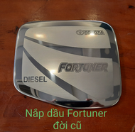 Ốp INOX nắp bình xăng TOYOTA Fortuner 2005-2015