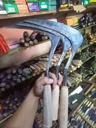 arit sabit mata bergerigi khusus buat panen padi.bahan asli plat baja yang di sepuh tua