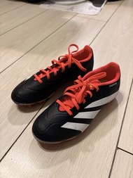 Adidas Predator 足球鞋