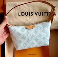 全新Lv LOUIS VUITTON Pochette Hills 老花滿印可調節肩帶 塗層帆布 飯盒包手提單肩袋 天藍色M28250
