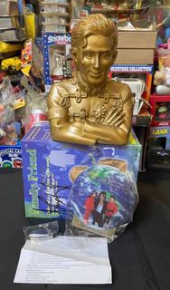 michael jackson 邁克爾杰克遜 發聲存錢罐 硬膠玩偶 絕版公仔 附帶一個慈善手環和慈善3D卡。 3D卡背面