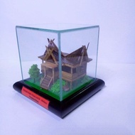 Miniatur Rumah Adat Atap Lontik Melayu - Riau ( ukuran kemasan kaca 8x8x8cm )