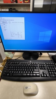 28吋螢幕 文書 、上網、電腦主機後掛在電腦螢幕後面，適合宿舍不占空間