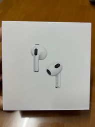 Apple AirPods 3 配備Lightning 充電盒