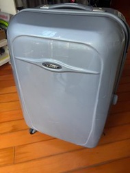高質料Antler 28寸行李箱旅行喼 可擴充 令淺灰 防刮料  實正順滑手柄 轆全正常 原$998 購自一田專櫃 升級買了LOJEL 所以平放