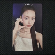 ILLIT - Yunah (BOMB Weverse Album Ver.) Photocard