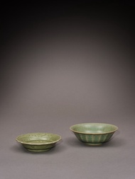 A carved 'Longquan' celadon-glazed barbed-rim dish and a 'Longquan' bowl, Song / Ming dynasty | 宋 / 