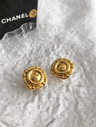【日本直送 名牌中古包】CHANEL 香奈兒 耳環 金色 雙 C Logo vintage 古董 hmxj4r