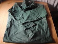 【靖】{中華民國陸軍} ➠草綠“大衣式雨衣”型號:M➠或加賴:o0973789155回覆更快