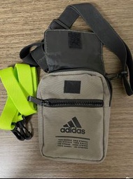Adidas GE4629 小包包 側背包