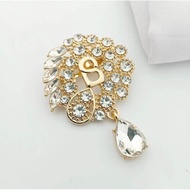 Brooch Buttonscarves Kw / Bros B by Buttonscarves / Bros Button