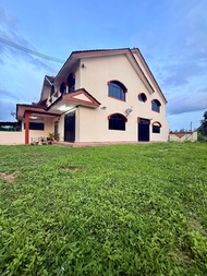 Rumah  m² dengan 4 bilik tidur dan 4 bilik mandi peribadi di Johor Bahru (De'Lunar Homestay)