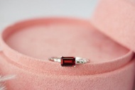 方形石榴石戒指， 銀