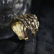 Defy 人手骷髏戒指。