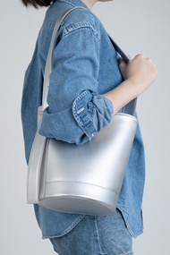 (**พร้อมส่ง) knack.bag - Bucket bag - silver (สีเงิน)