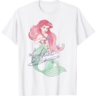 เสื้อยืดผ้าฝ้าย ไอเทมเด็ด!!เสื้อยืด พิมพ์ลาย The Little Mermaid Ariel Signed Portrait สําหรับครอบครัว ผู้ใหญ่