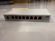 中興ZTE - SW1018 - 8口全2.5G 交換器 （不含POE電源）附英標插頭 ，即插即用不用任何設置。