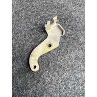 L9 JB AUTO GEARBOX CABLE BRACKET USED JAPAN