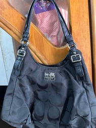 COACH 馬車logo黑色三層肩背包 賈姬包 二手內裏乾淨9新 $1680運35