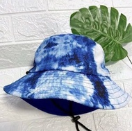 หมวกบักเก็ต งานลายมัดย้อม สีฟ้า ทรงสวย งานสีสันสดใส มีเชือกรัดใต้คาง พร้อมส่ง