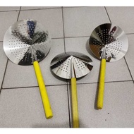 STAINLESS STEEL SCOOPER, FRIED FOOD SCOOPER, WOODEN HANDLE, FRIED OIL SCOOPER