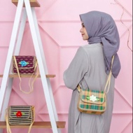tas hp etnik wanita / tas selempang bali kecil / pusat tas etnik / tas anyaman wanita / tas anyaman 