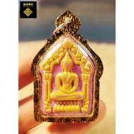 泰国佛牌 泰语称 “ PanLan Phra Khun Pean ” 中文译为 “ 百万坤平佛 “泰国天王级高僧 - 龍婆安纳龍婆安纳大师擅长控灵法术，招人缘异性缘与招财法门享誉盛名，泰国各大电视经常