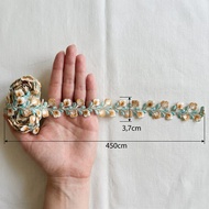 Lace necklace with lace embroidery