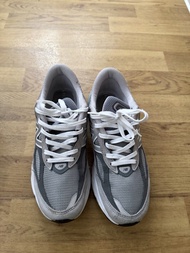 New Balance 990v6