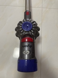 Dyson V8
