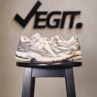 (M1906REE) New Balance 1906 Silver Metallic Cream