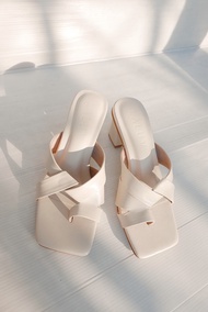 LALUV the Somi รองเท้าส้นสูง 2.5 นิ้ว สวมโป้ง สายเส้นพับเก๋ๆ