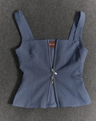 OUT OF ROUTINE - BLAIR TOP เสื้อแขนกุดคอเหลี่ยมกว้าง ซิปรูดขึ้นลงได้ 2 ทาง