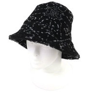 香奈兒 (CHANEL) 21B AA7847 女士漁夫帽，黑白配色，M碼，義大利製造，正品，飾有Coco標誌五金配件和印花圖案，通體絨面材質，成色極佳。