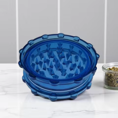 Arc-Shaped 75mm Plastic Grinder – Dual-Compartment Herb Crusher with Sharp Teeth for Tobacco, Garlic