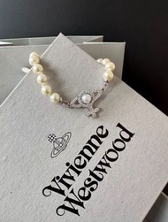 【全新行貨】Vivienne Westwood Olymplia pearl bracelet 十字架水晶土星圖案 鍍鉑 珍珠手鍊 女款 銀白色