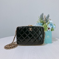 CHANEL 香奈兒小盒子漆皮化妝鍊帶包包BOX WITH CHAIN PATENT LEATHER