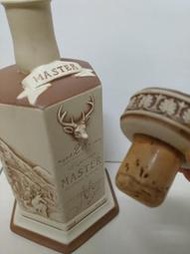 收藏* Supreme Master 蘇格蘭威士忌 28年 酒瓶 空酒瓶 空瓶 700毫升 附蓋  L櫃