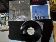 譚詠麟夢幻舞台黑膠唱 片無花98% NEW, 內附曲目紙