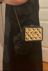 Chanel金色鏡面手袋